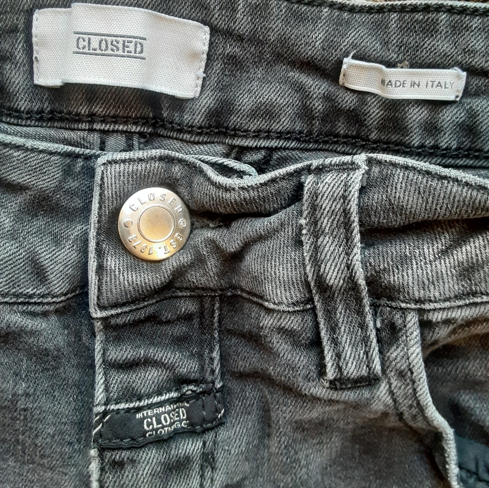 closed jeans